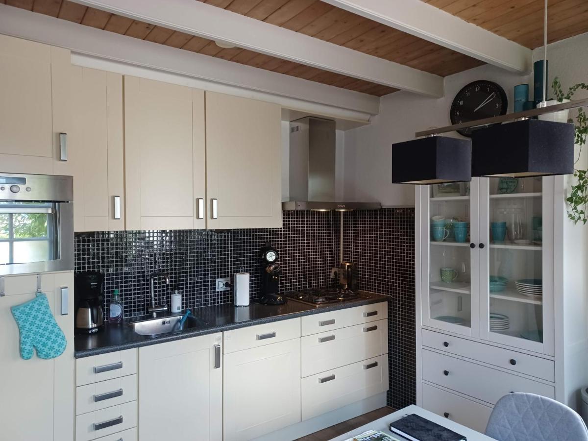 Karakteristiek Huis In Centrum Winsum Met Nieuwe Badkamer Екстериор снимка